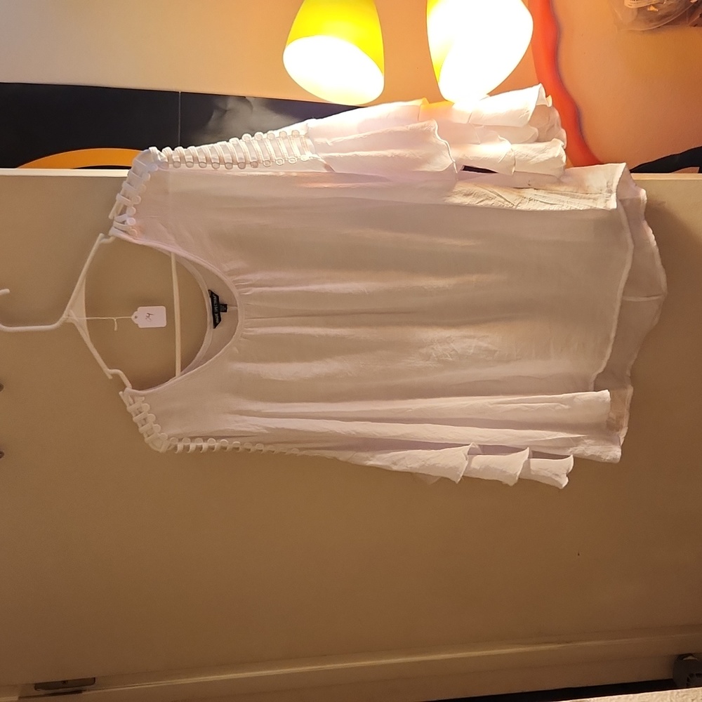 00l04 Unique Spectrum White bell sleeve